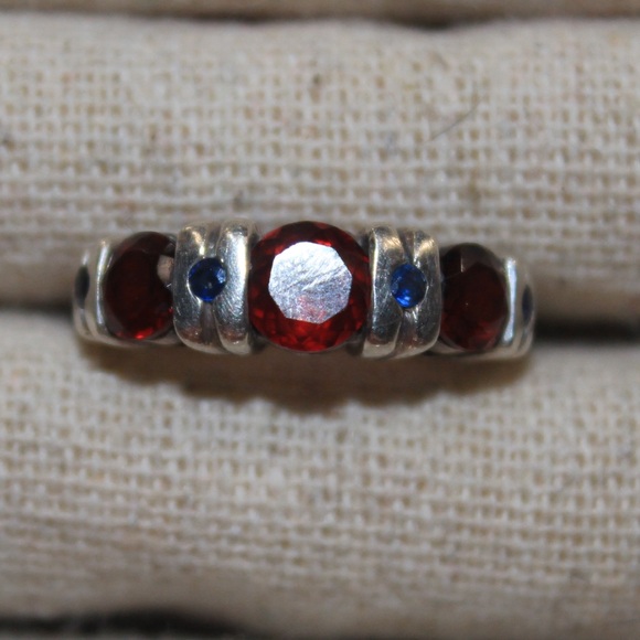 Sterling silver Garnet and onyx 925 ring size 7.5 - Picture 2 of 3
